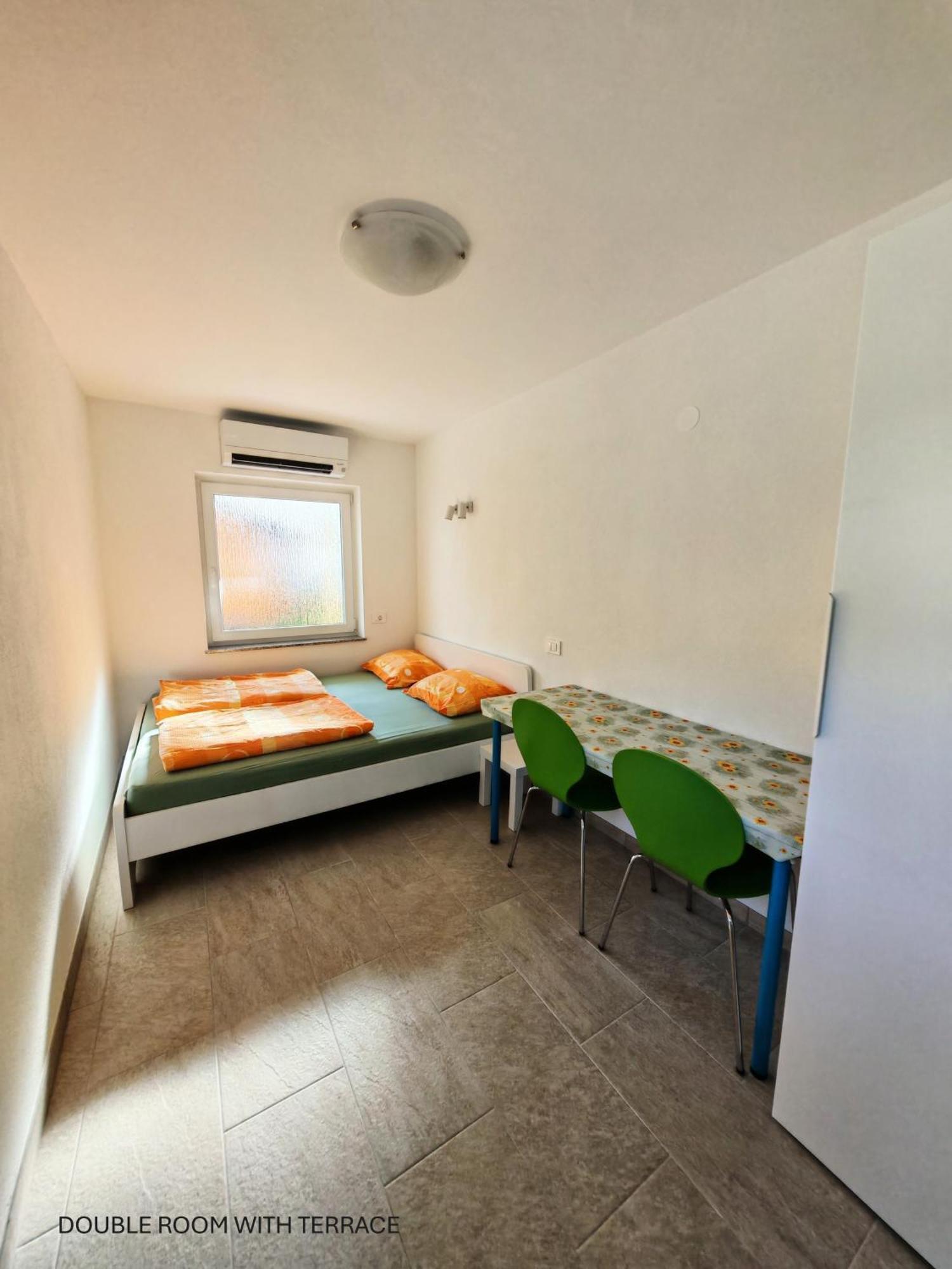 Apartment And Room Anica Tolmin Exteriör bild